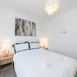 Free Parking Central Fully Equipped 1 Bedroom Apartment