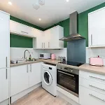 Free Parking Central Fully Equipped 1 Bedroom Apartment