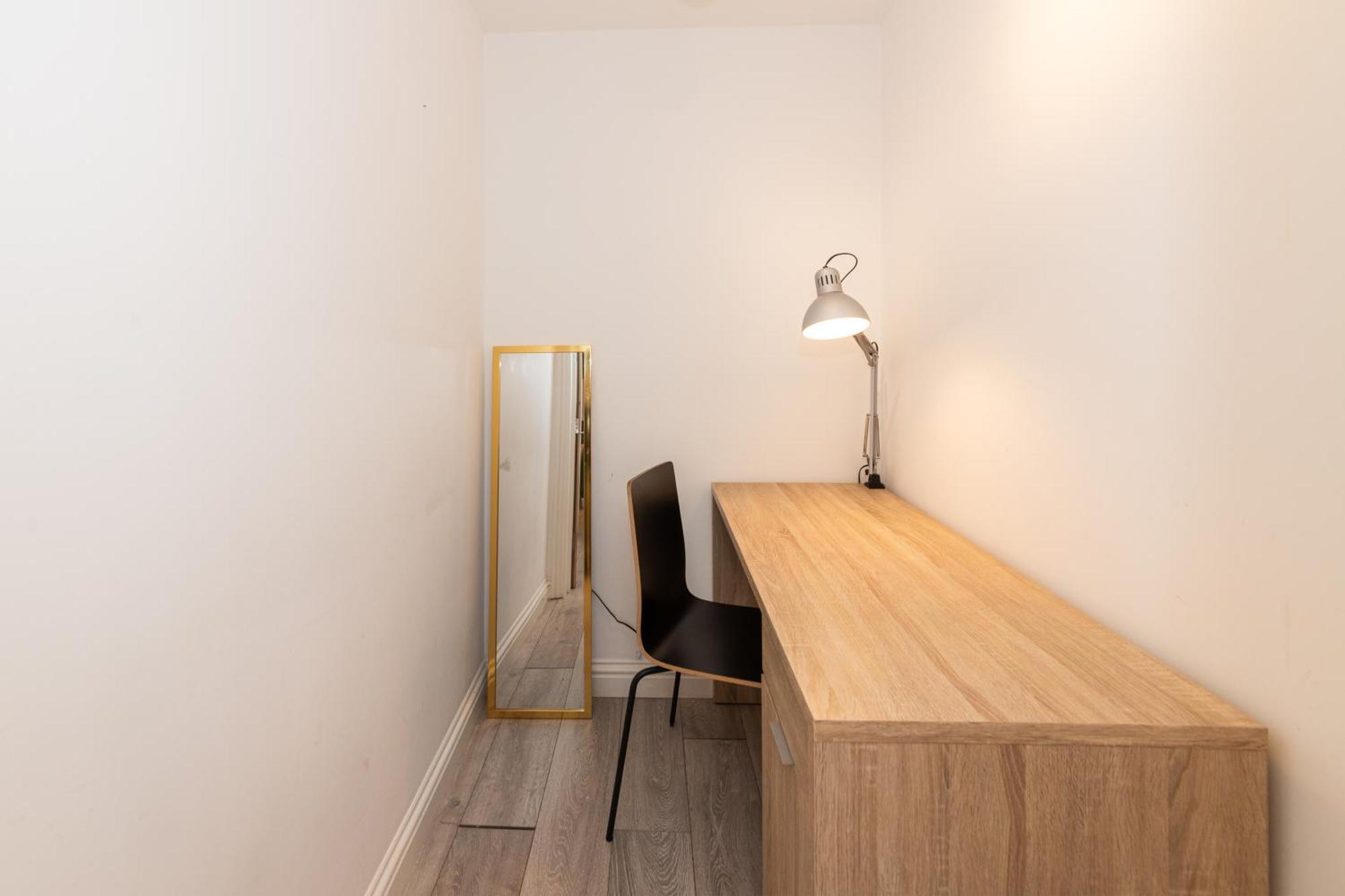 Free Parking Fully Equipped 1 Bedroom Apartment